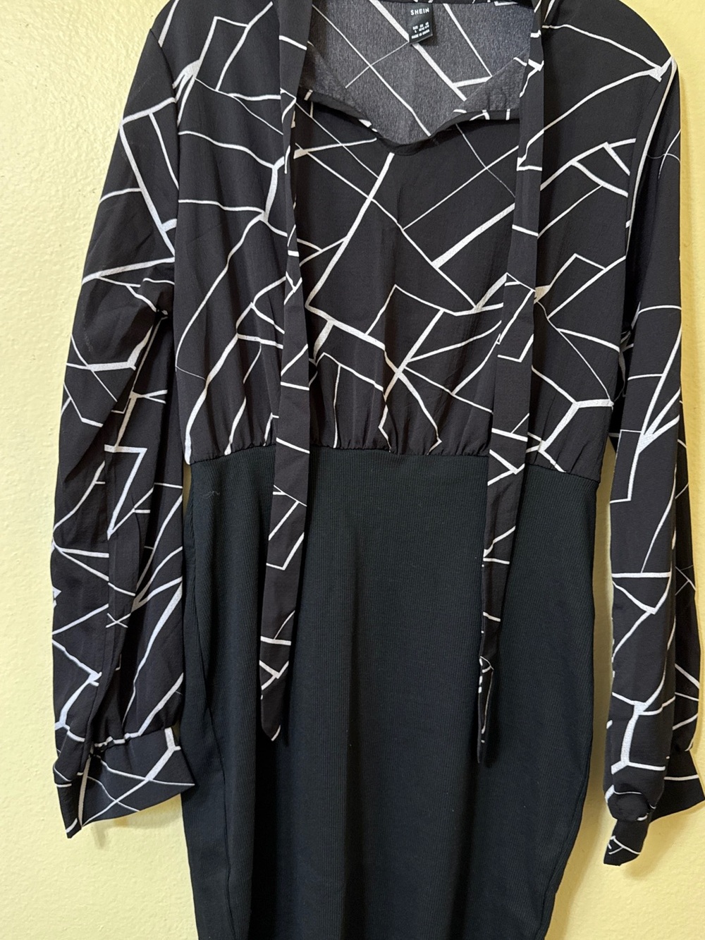 SHEIN Black and White Geometric Tie-Neck Dress